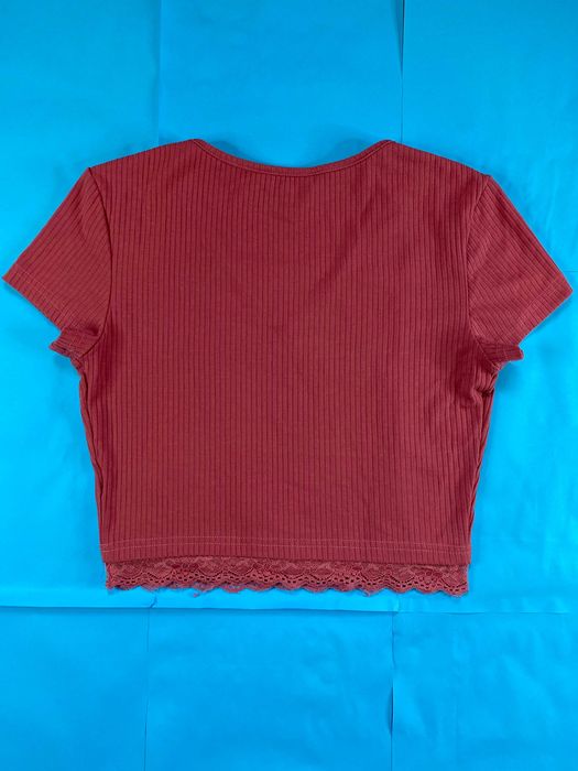 Top crop SHEIN roz/rosu (mauve), decolteu V, cu dantelă, mărime XS