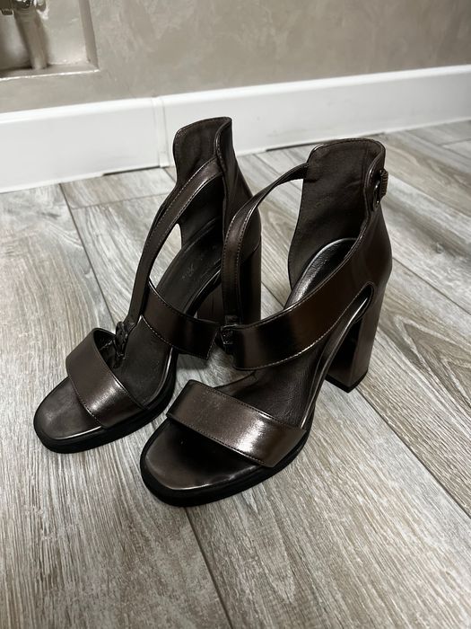 Туфли на устойчивом каблуке