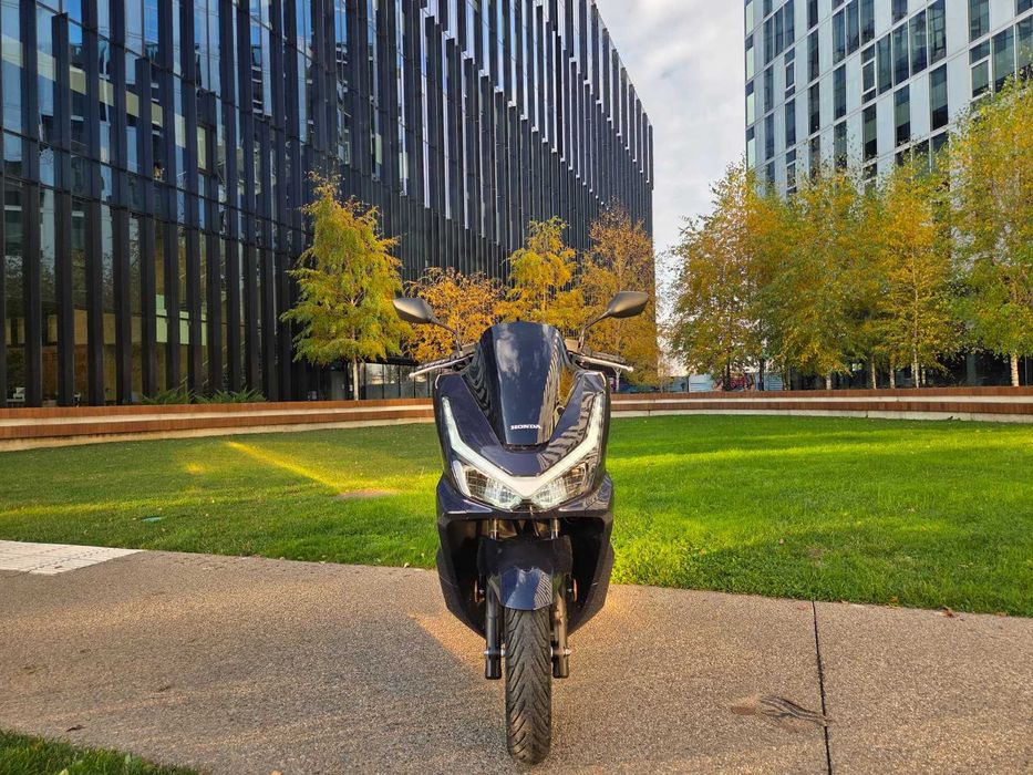 Inchiriez scuter Honda PCX 125cc 2025 NOU, contract 400lei/saptamana