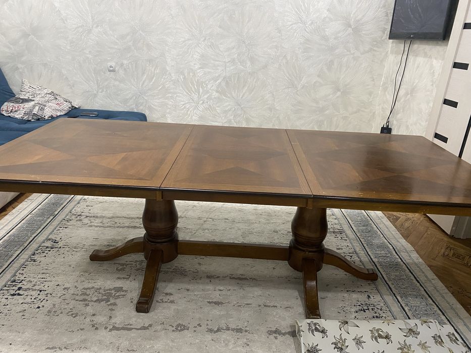 Стол для гостей раздвижной