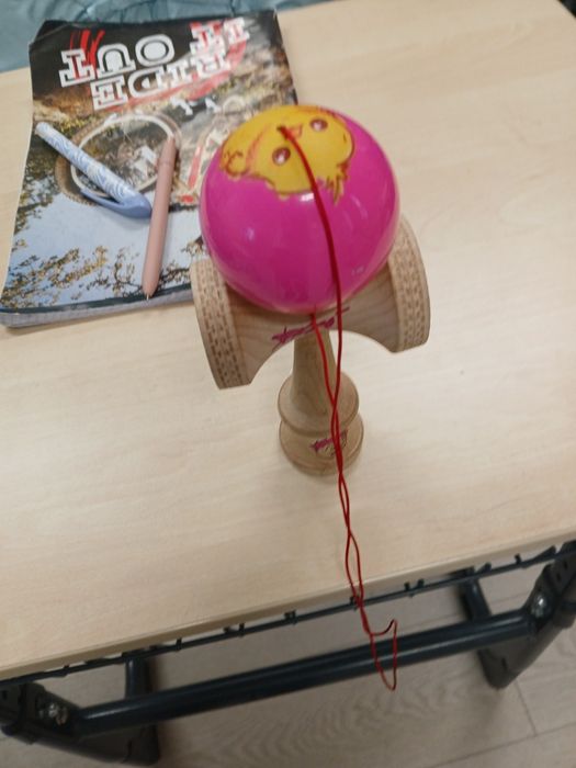 Vand kendama bisoi a unui coleg