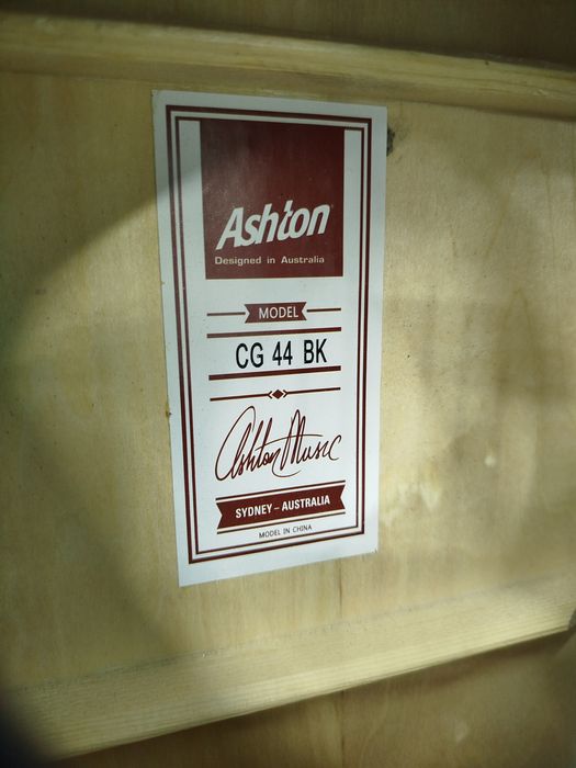 Гитара в отличном состоянии, почти новая