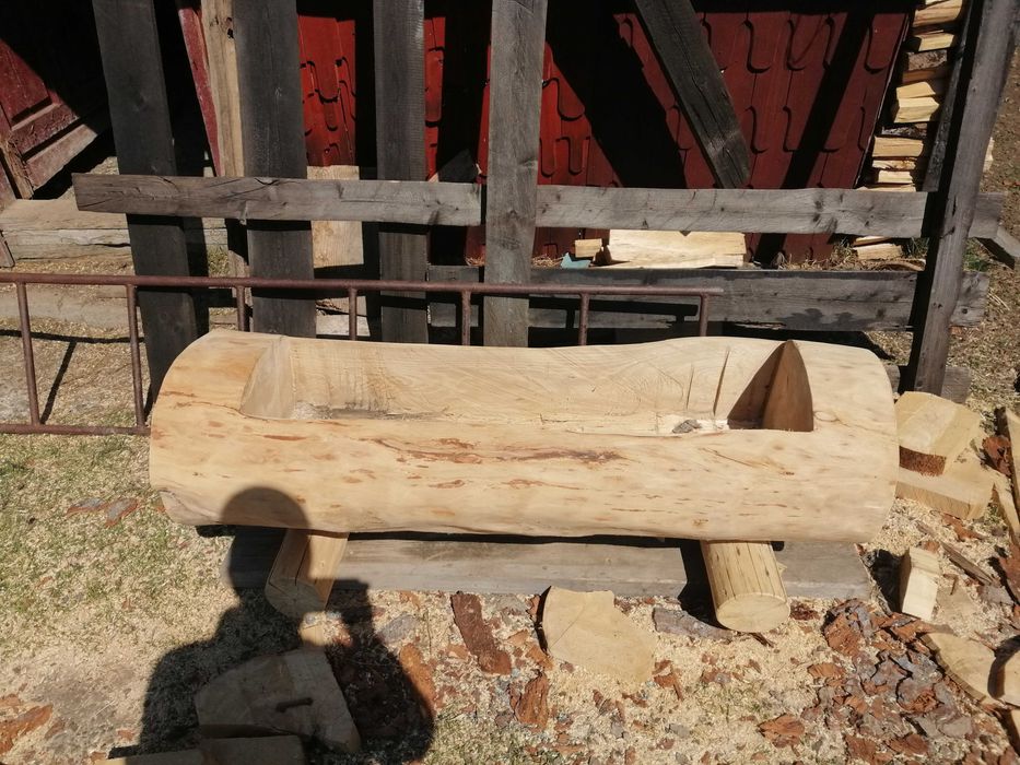 Jardiniera din bustean