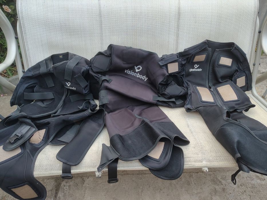 Vând costum vision body