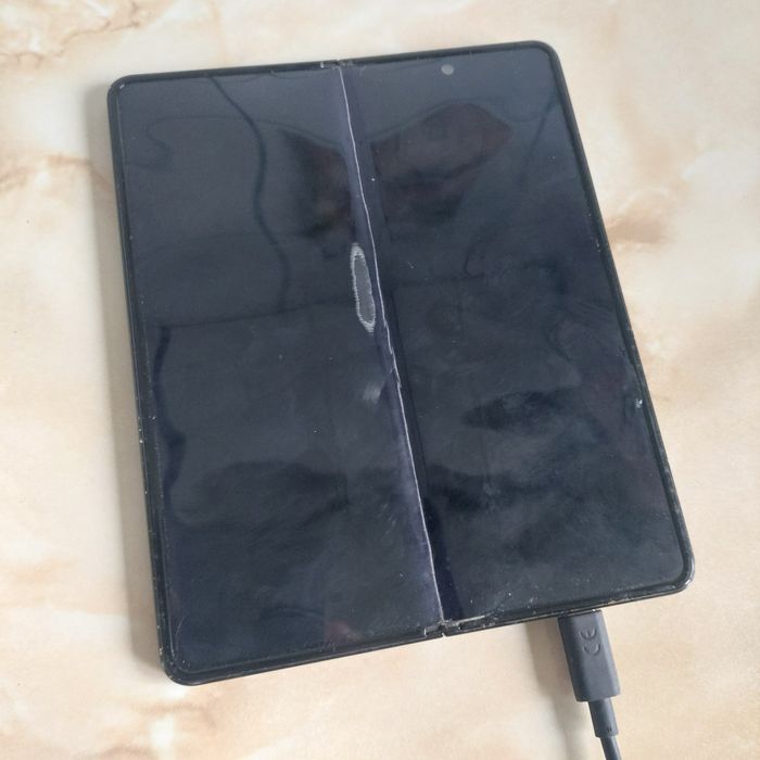 [Fold3] Vând Samsung Galaxy Z Fold 3 5G [pentru piese] //poze reale