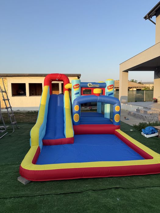 Tobogan gonflabil cu apa sau bile