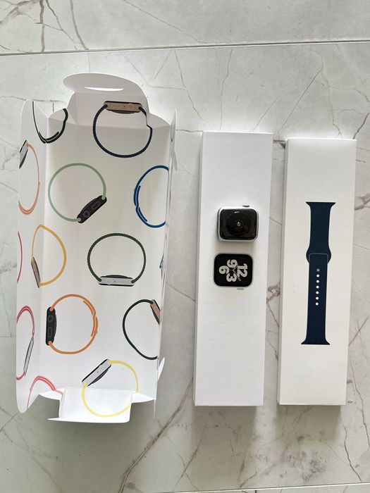 Apple watch SE , 44 мм , в хорошем состоянии