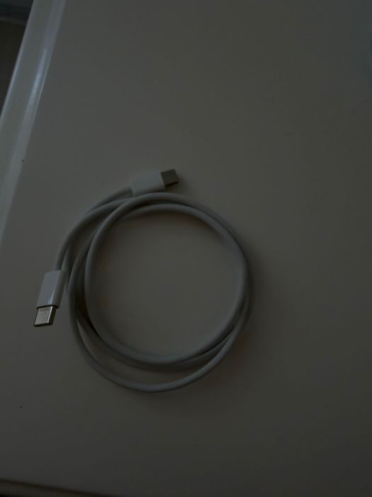 Продавам чисто ново зарядно за iPhone!