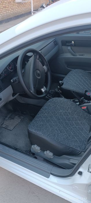 Холати яхши Бир киши минган