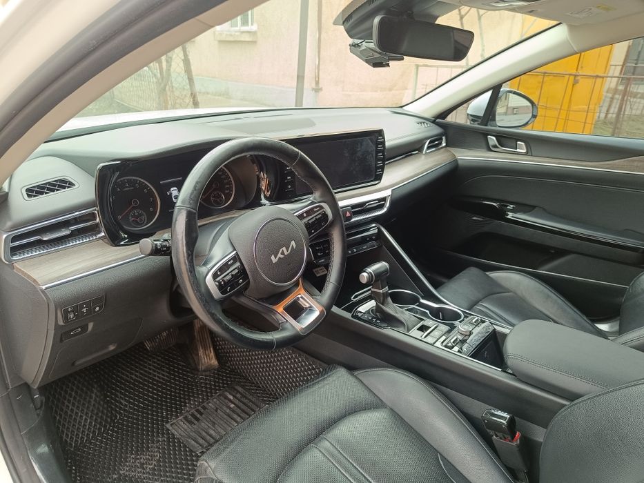 KIA K5 сотилади срочно! Тех паспортда йили 2023 салондан 2024 олинган.