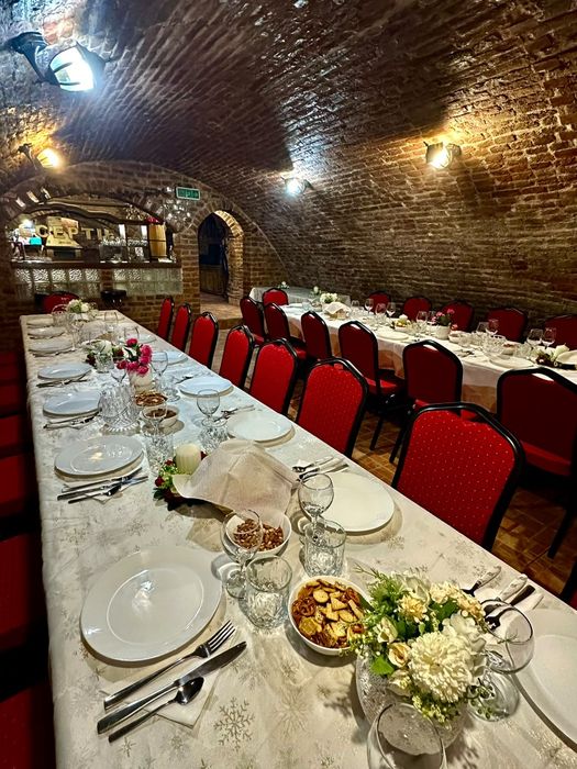 Inchiriez crama evenimente private Oradea ultracentral – 150 mp – 40 persoane