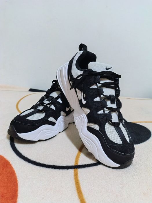 Adidași Nike Tech HERA