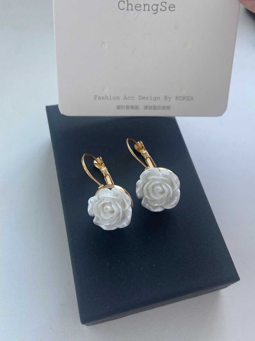 Модные украшения серьги и броши