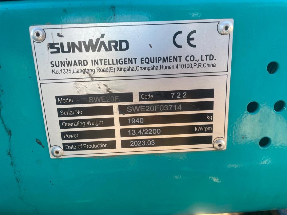 Vand miniexcavator sunward 100 de ore