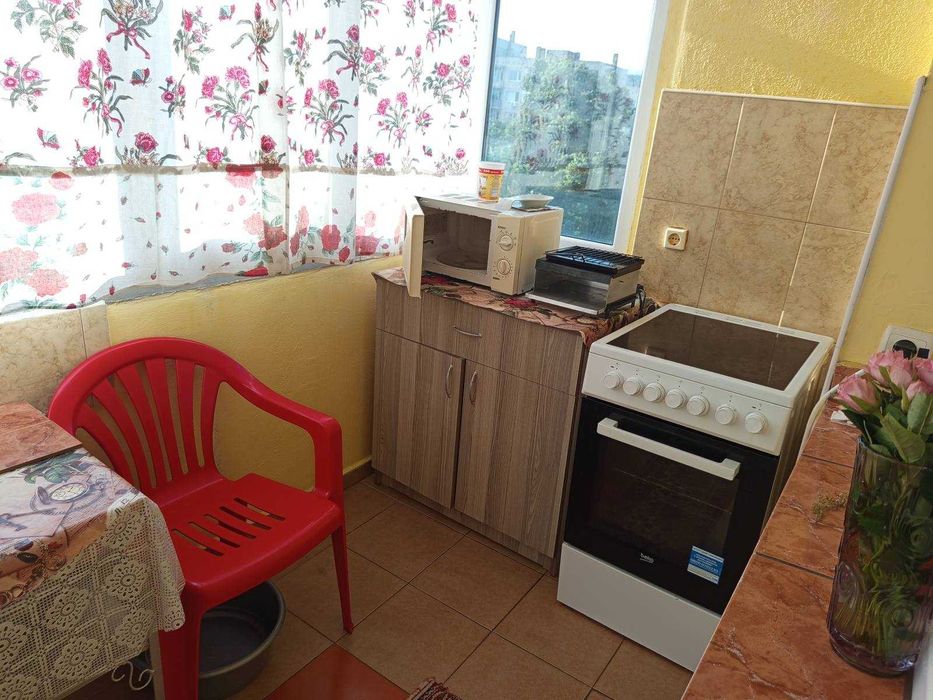 3ст+б,83кв.м.,ет.6,ПВЦ,ремонтирана баня,кв.Изток