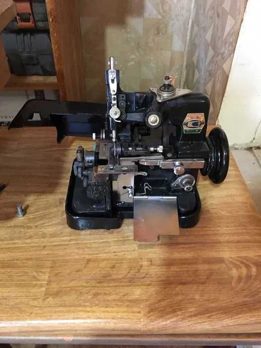 Швейные машинка и оверлок