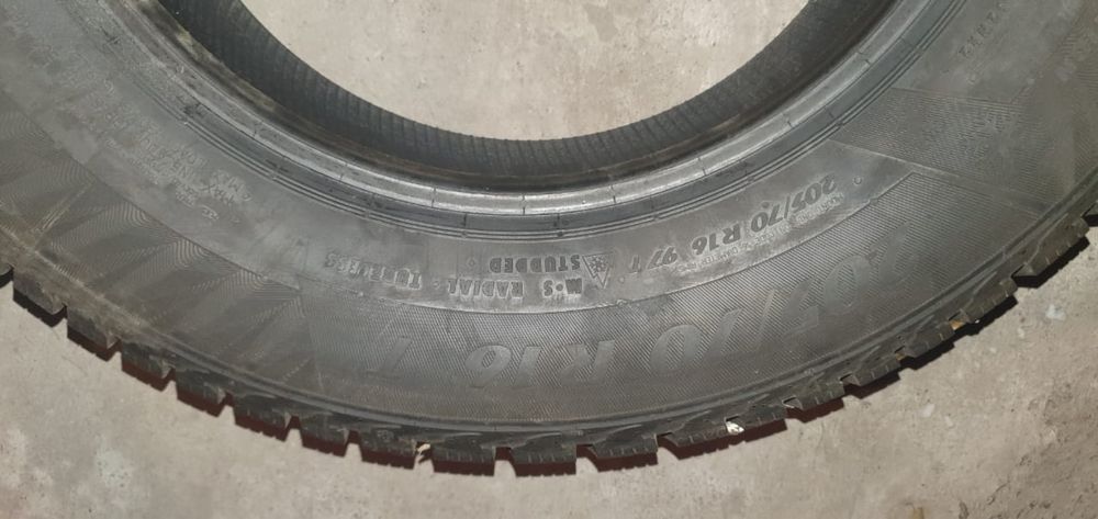 Продам новые шина комплект