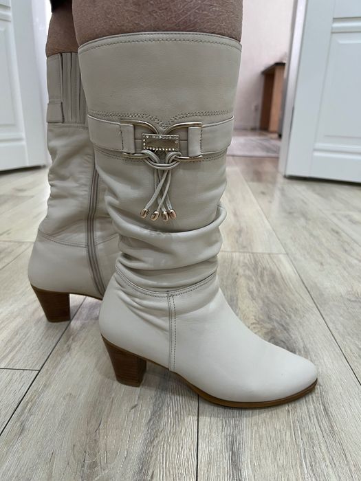 Продам женские сапоги