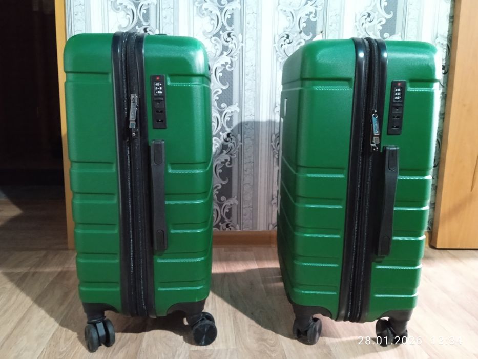 Чемодан туристический