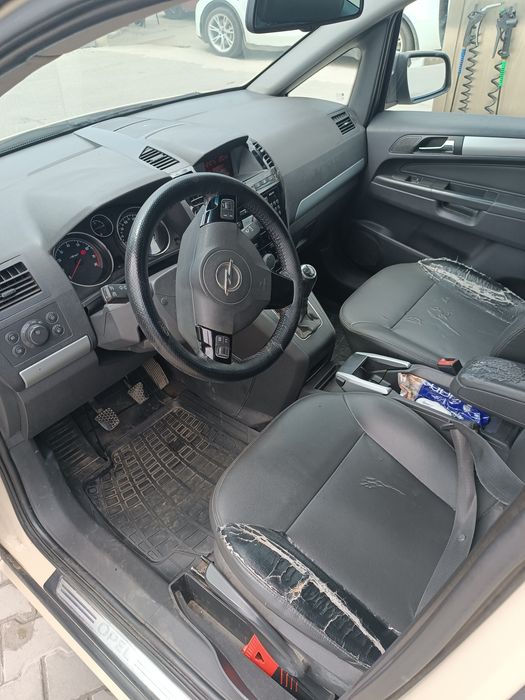 Продавам OPEL Zafira