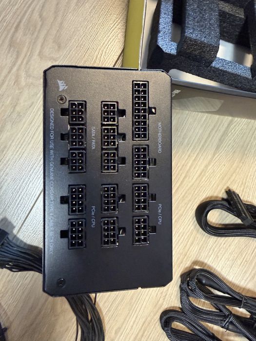 Premium Захранване Corsair RM1000x (1000W) 80+ Gold – С ГАРАНЦИЯ до 2032 г.! + допълнителни кабели