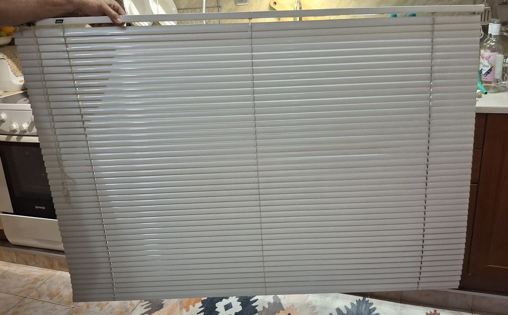 Бели алуминиеви щори