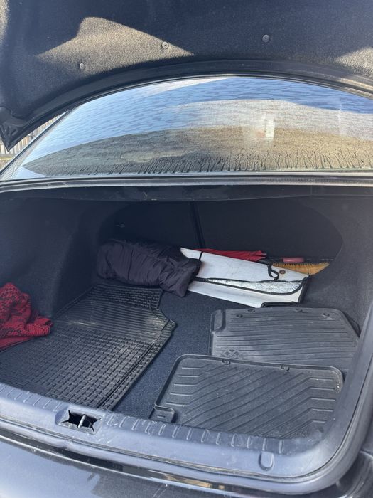 Toyota Avensis culoare neagra