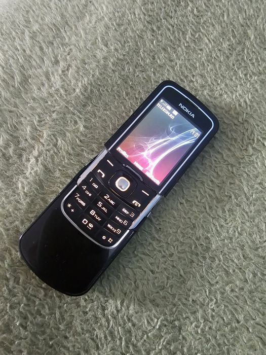 Vând Nokia 8600 Luna