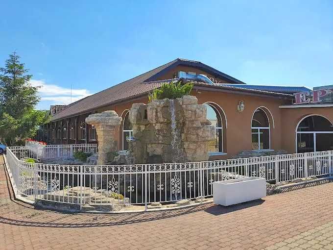 Vand pensiune, abator,hala de productie, PE SUPRAFATA DE 3 HECTARE