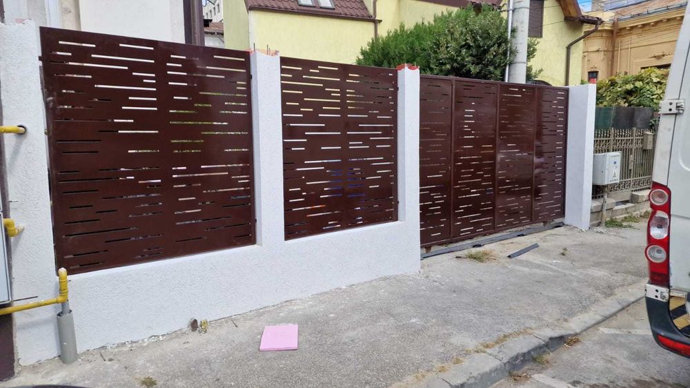 Gard, porti tabla decupata