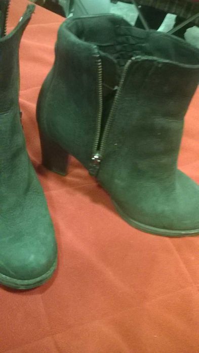 Ghete dama Timberland piele intoarsa negre marimea 36 pret 150 lei