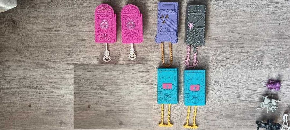 Monster High - accesorii / trolere / incaltaminte pt papusi