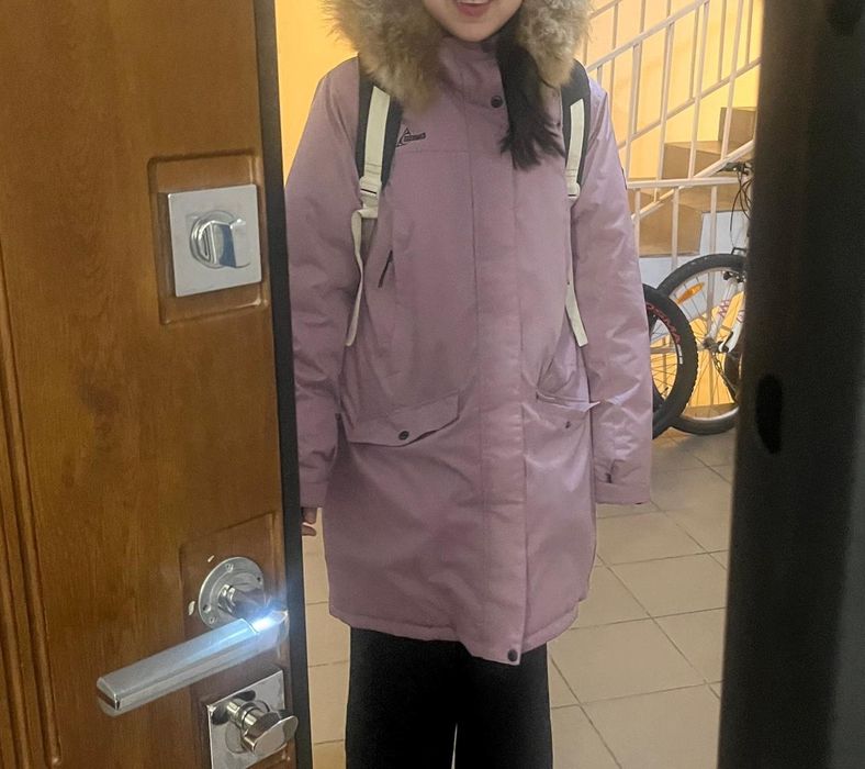 Продам куртку парку на девочку.