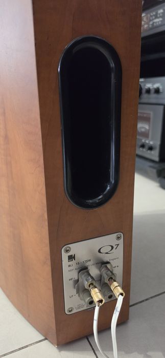 Boxe de podea Kef Q7 englezesti