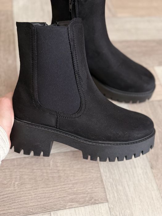 Продам женские ботинки