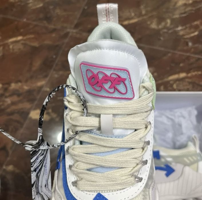 Adidasi off white odsy1000