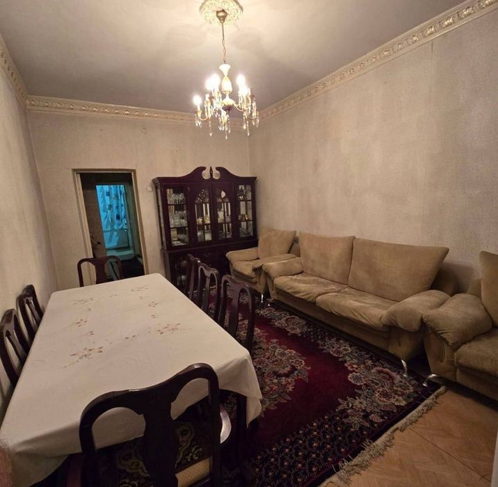 Чиланзар, 1 квартал. Высокопотолочный дом 2 комнатная. TL