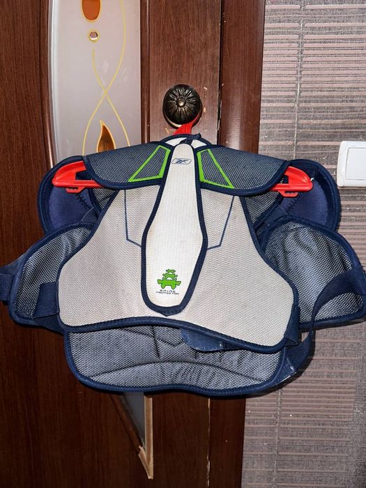 Комплект Хоккейные наколенники и нагрудник