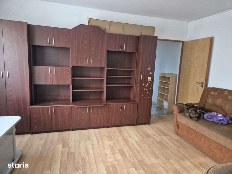 Apt 3 camere nedecomandat, zona Malu Rosu, et 1/4