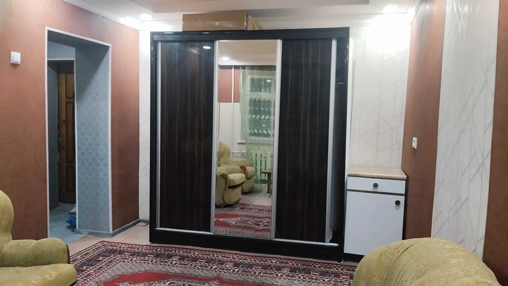 Сдам свою квартиру у метро БИЙ, семье без детей, в центре