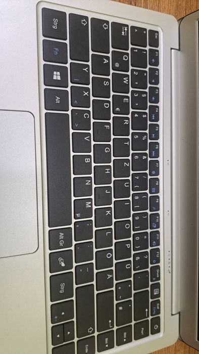 Vînd laptop Trekstor.