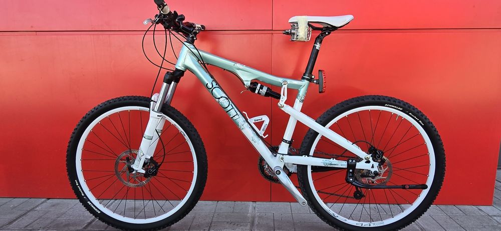 Скот с 2 амортисьора. Нов 26ц.L разм.