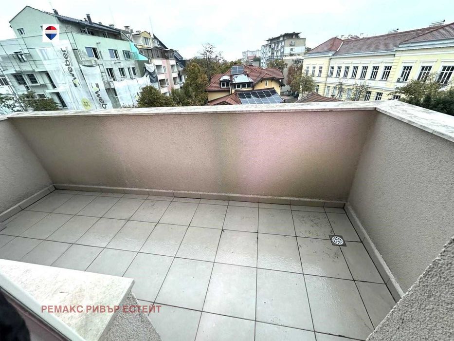Продава се Двустаен апартамент в Русе, Център - 66 кв.м за 2120 €/кв.м - Снимка #12