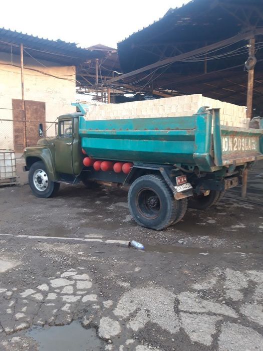 Zil sotiladi Moskovskiy