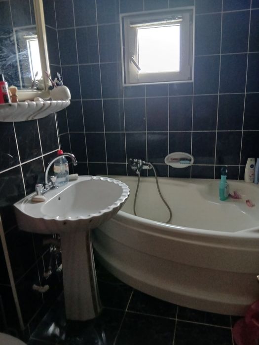 De Inchiriat 4 camere