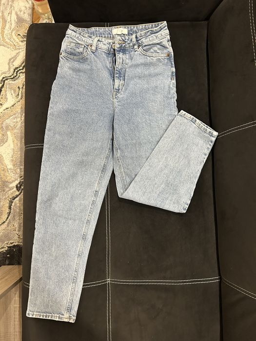 Дамски дънки H&M.