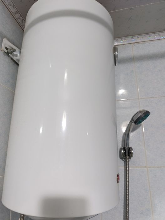 Шұғыл түрде 50л аристон сатылады! Өте жақсы істейді!