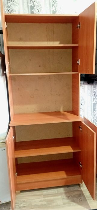 Срочно продам шкаф (сервант)