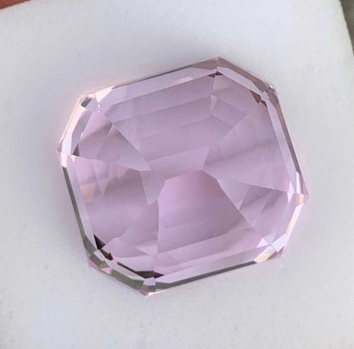 Kunzit natural impresionant roz purpuriu 54.99 ct