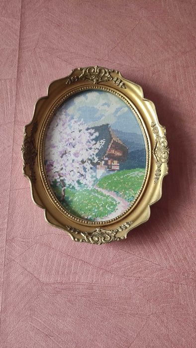 Овален гоблен в барокова рамка остъклен